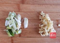 线椒炒鸡胸肉的做法图解2