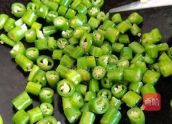 线椒炒鸡胸肉的做法图解6