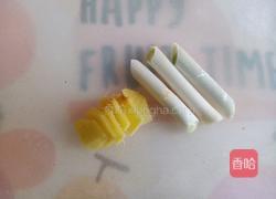 马蹄玉米鸡腿汤的做法图解2