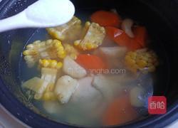 马蹄玉米鸡腿汤的做法图解9