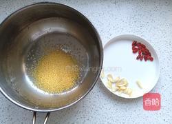 小米百合粥的做法图解1