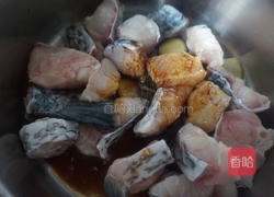  酒酿炖青鱼的做法图解5