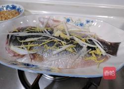 清蒸鲈鱼的做法图解1