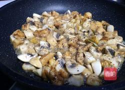 口蘑炒鸡胸肉的做法图解10