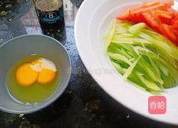莴笋西红柿鸡蛋汤的做法图解2