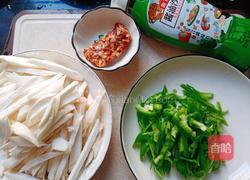 杏鲍菇肉沫炒辣椒的做法图解2