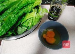 莴笋叶炒鸡蛋的做法图解1
