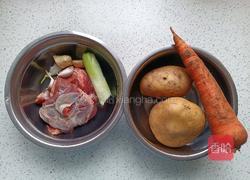 土豆胡萝卜炖牛肉的做法图解2