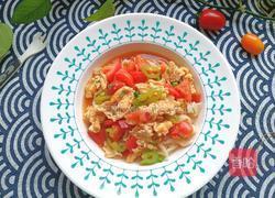 西红柿鸡蛋尖椒汤面的做法图解1