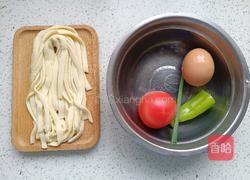 西红柿鸡蛋尖椒汤面的做法图解2