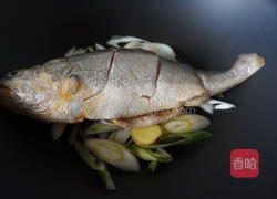 干烧大黄鱼的做法图解5