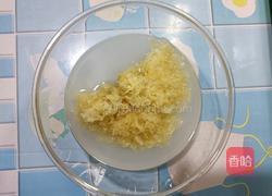 银耳雪梨羹的做法图解2