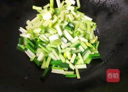 芹菜炒鱼丸的做法图解2
