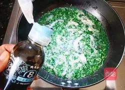 Illustration of how to make pickled cabbage skin belly and egg soup 4