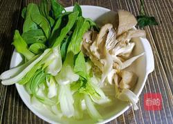 蘑菇鸡蛋汤面的做法图解3