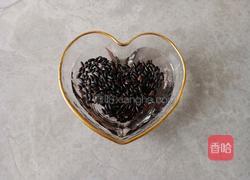 黑米花生粥的做法图解1