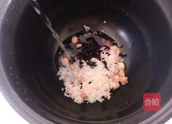 黑米花生粥的做法图解4