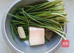 豆腐炒韭菜的做法图解2