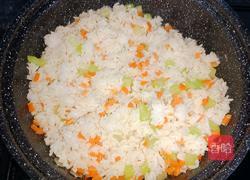 芹菜胡萝卜蛋炒饭的做法图解5