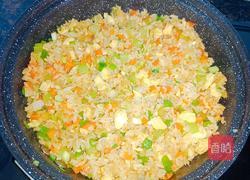 芹菜胡萝卜蛋炒饭的做法图解9