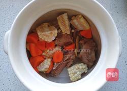 胡萝卜玉米骨头汤的做法图解5