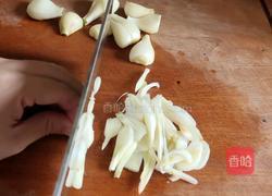 猪耳炒荞头的做法图解1