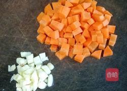 香肠炒毛豆米的做法图解1