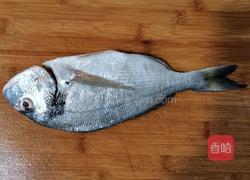 萝卜丝鱼汤的做法图解1