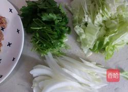 肉丸芽白粉丝汤的做法图解2