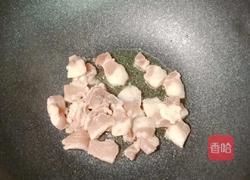 五花肉炒花生芽的做法图解5