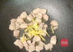 五花肉炒花生芽的做法图解6