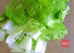 Illustration of how to stir-fry Chinese cabbage with seafood mushrooms 2