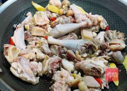 香菇炒鸡的做法图解4