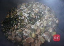 莴笋叶蚕豆焖饭的做法图解8