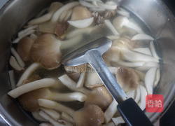菌菇鸡汤荞麦面的做法图解6