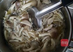菌菇鸡汤荞麦面的做法图解8