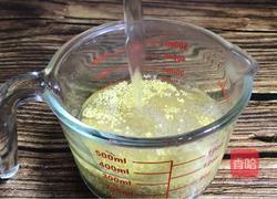 莴笋叶小米粥的做法图解1