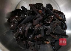 葱烧黑木耳的做法图解1