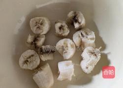 香蕉蛋糕的做法图解1