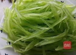 莴笋木耳鸡蛋干的做法图解2