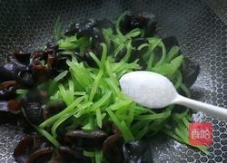 莴笋木耳鸡蛋干的做法图解8