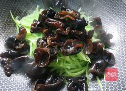 莴笋木耳鸡蛋干的做法图解7