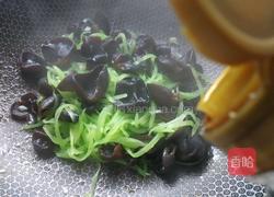 莴笋木耳鸡蛋干的做法图解9