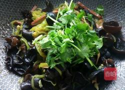莴笋木耳鸡蛋干的做法图解12