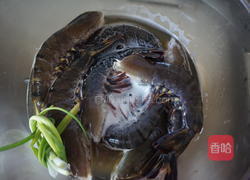 啤酒柠檬草虾的做法图解3