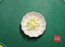 洋葱炒鸡蛋的做法图解1