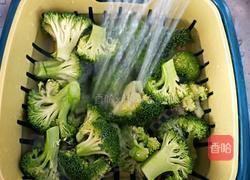 西蓝花炒虾仁的做法图解3