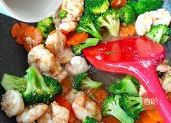 西蓝花炒虾仁的做法图解15