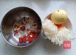 银耳水果甜汤的做法图解2