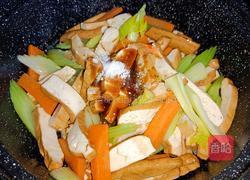 芹菜炒香干的做法图解7